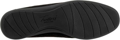 Trotters Women's Delmara Ballet Flat in Saudi Arabia