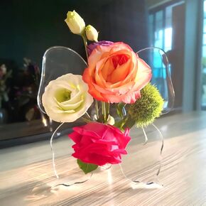 Clear Acrylic Butterfly Vase ，Acrylic Frame Vase，Art Deco ，Decoration of Consoles and Various Desktops，House Warming Gifts (Butterfly Clear