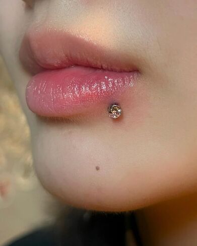 Ocptiy 20G 18G 16G Push in Theadless Nose Rings Studs Hypoallergenic Lip Labret Jewelry Flat Back Nose Stud Stainless Steel Cartilage Helix Tragus Earrings for Women Men 6mm 7mm 8mm Bars Diamond 3mm in Kuwait
