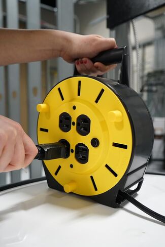 بكرة سلك تمديد من وودز 4907 مع 4 منافذ 16/3 SJTW وقاطع دائرة 12A؛ 25 قدم in Kuwait