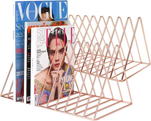 حامل المجلات، 2 حزمة منظم حامل ملفات سطح المكتب 9 فتحات، مجلد فارز ملفات ذهبي وردي، رف تخزين سجل الفينيل المثلث لوسادة رسائل مغلف الصحف، حامل رف الكتب ديكور للمكتب المنزلي in Kuwait