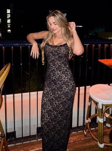الدانتيل النسائي Maxi Dress Spaghetti Strap Slim Fit Olcyfeless Bongy مع تمثال نصفي للرباط للمساء والحفلات in Kuwait