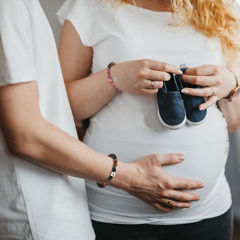 MOZAKA 2Pcs New Mom & Dad Gifts Healing Natural Stone Bracelets for Women Men, First Time Mom & Dad Essentials, Mother's Day Pregnancy Gifts for Expectant Moms in Kuwait