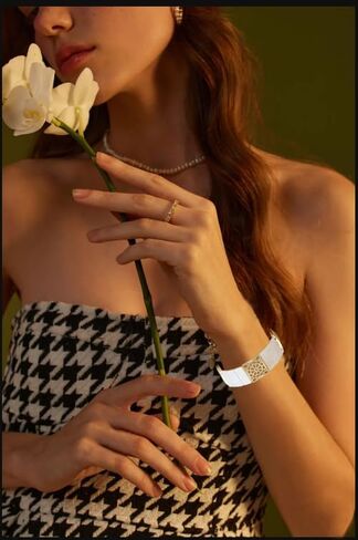Colorful Shell and Gold/Silver Metal String Bracelet for Women Boho Minimalist Stretch Statement Sparkly Shell Bracelet With Foral Metal Pattern Beautiful Jewelry Gift in Saudi Arabia