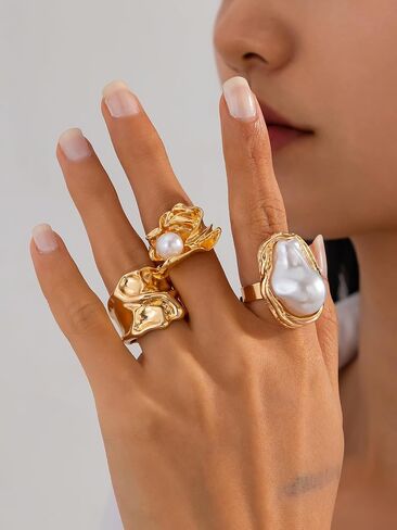 Chunky Knuckle Rings for Women Chunky Gold Ring Set Crystal Stacking Rings Flower Pearl Statement Rings Adjustable Pearl Finger Ring Set in Kuwait