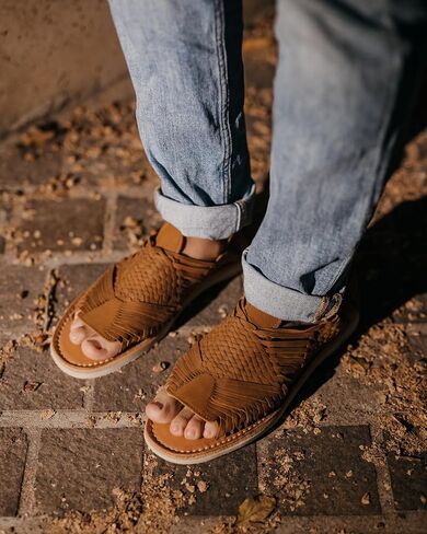 المكسيك en la piel المصنوع يدويًا من جلود الباشوكو للرجال - شقق مفتوحة من أخمص القدمين مع تصميم كريب وتصميم مريح وأنيق ، أحجام 7us - 13us in Kuwait