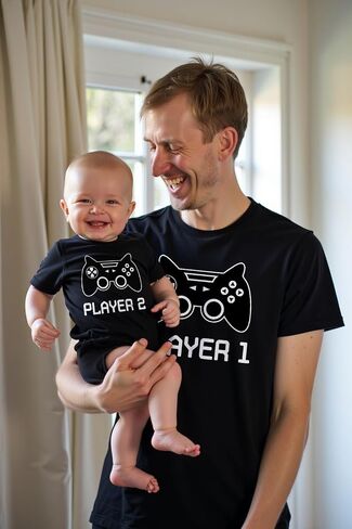 Tstars Gamer أبي وابنه قمصان متطابقة، ملابس يوم الآباء، لاعب 1 و2، أبي وأنا in Saudi Arabia