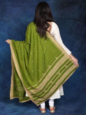 Shawl from Kutch with Embroidered Flowers and Mirrors - Wool in Saudi Arabia