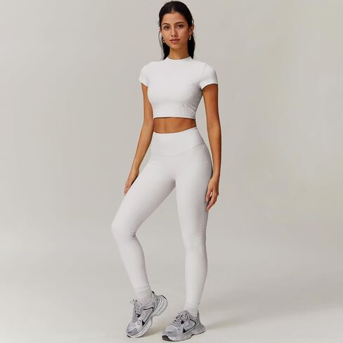 Seamless Moisture-Wicking Workout Set for Women Sportswear, Athletic Activewear in Saudi Arabia