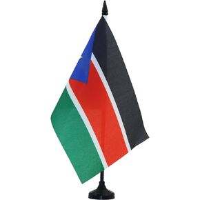 علم طاولة جنوب السودان من AZ FLAG مقاس 5 بوصة × 8 بوصة - علم مكتب جنوب السودان مقاس 21 × 14 سم - عصا وقاعدة بلاستيكية سوداء