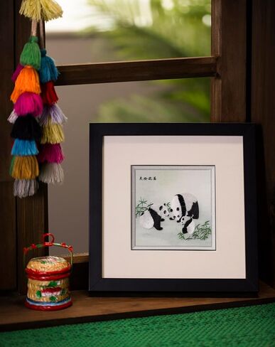 Ebherys التطريز فن التصميم اللطيف الباندا ، العمل الفني للتطريز اليدوي ، Wallart الصيني ، الغرفة الآسيوية والديكور المكتبي ، معلق وطاولة أعلى ، فنون تطريز صينية مؤطرة (تسلق الباندا) in Kuwait