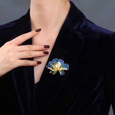 Elegant Flower Brooch Pin for Women, Stylish Vinage Crystal Pearl Rhinestones Brooches Pins Dainty Lapel Pins for Dress Accessories Jewelry in Saudi Arabia