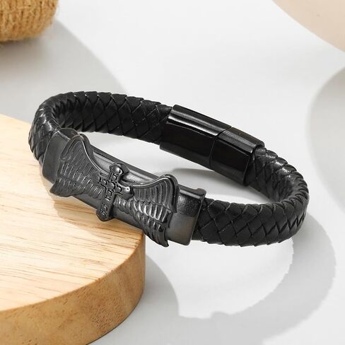 سوار جلدي للرجال ، الأسود الأسود الأسود أساور سوار الفولاذ المقاوم للصدأ هدايا مجوهرات مصنوعة يدويًا له in Kuwait