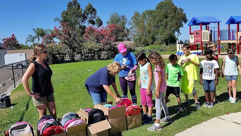 Trail maker 24 Pack- Classic 17 Inch Backpacks in Bulk Wholesale Back Packs for Boys and Girls (Assorted 12 Colors Pack) in Kuwait