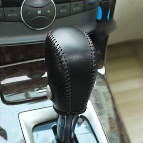 غطاء ناقل الحركة لـ 2013-2019 Nissan Sentra / 2013-2018 Altima Auto Leather Shifter Cover Protector لـ Nissan Rogue 2014-2016 / Pathfinder 2013-2020 (ألياف الكربون مع غرز سوداء) in Kuwait