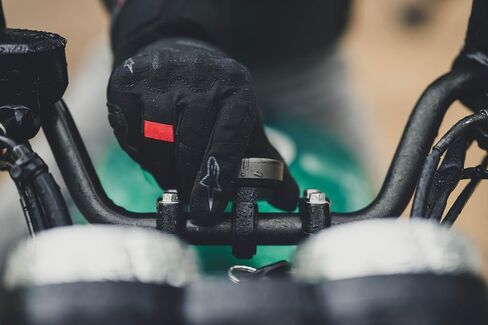 Beeline Bar Clamp Mount for Moto II | Strong & Durable Anodised Design | Fits 22.2mm, 25.4mm, 28.6mm, & 31.8mm Handlebars | Easy Installation & Rotatable Mount Insert in Kuwait