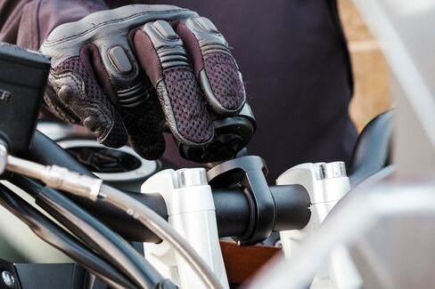 Beeline Bar Clamp Mount for Moto II | Strong & Durable Anodised Design | Fits 22.2mm, 25.4mm, 28.6mm, & 31.8mm Handlebars | Easy Installation & Rotatable Mount Insert in Kuwait