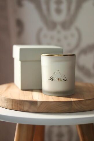 شمعة - 8 أوقية - معطرة خفيفة - روزماري - هدية فاخرة. لحظات خاصة. حرق 30-50 ساعة in Saudi Arabia