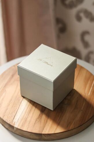 شمعة - 8 أوقية - معطرة خفيفة - روزماري - هدية فاخرة. لحظات خاصة. حرق 30-50 ساعة in Saudi Arabia