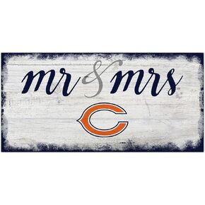 لافتة Mr & Mrs من Fan Creations NFL Chicago Bears للجنسين Chicago Bears Script، لون الفريق، 6 × 12