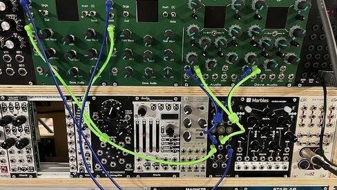 لوازم موسيقى الطلاب المتضورين من Luigi's Modular M-Doppio Mini Y كابلات تصحيح مقسمة بزاوية يمين 6 سم × 6 سم - عبوتان (أبيض) - مقسم 3.5 مم لمركب Eurorack المعياري in Kuwait