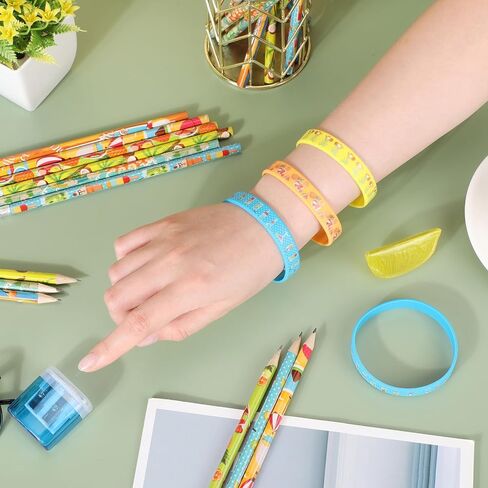 60 قطعة من أقلام الرصاص ذات الأعلام الدولية من Ctosree وأساور علم العالم الأمريكي البريطاني وفرنسا والصين والهند وأقلام الرصاص مع ممحاة ومستلزمات مكتبية in Kuwait