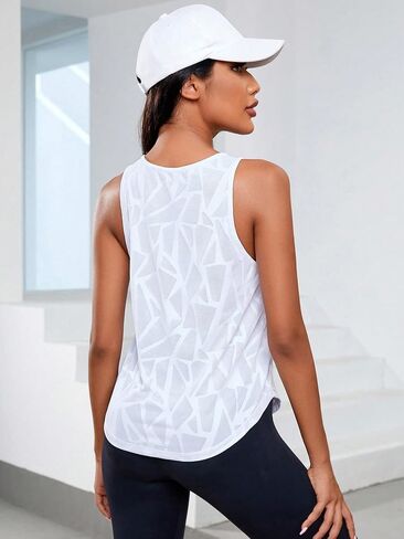 OYOANGLE Women's Geo Print Sports Athletic Tank Tops Workout Gym Sleeveless Shirts in Saudi Arabia