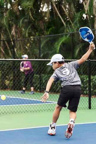 GAMMA Sports Micron Pickleball Paddles Set of 2 with 3 Outdoor Pickleballs and Sling Bag - USA Pickleball Approved, Graphite Hitting Surface, Honeycomb Core - Ideal for Beginners in Kuwait