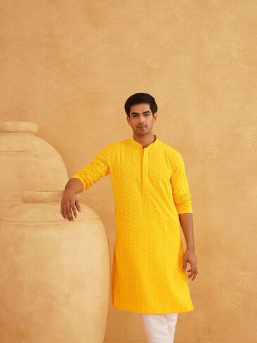 Sojanya (منذ عام 1958 للرجال الخردل النقي للرجال مطرزة Kurta in Saudi Arabia