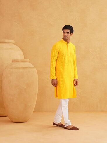 Sojanya (منذ عام 1958 للرجال الخردل النقي للرجال مطرزة Kurta in Saudi Arabia