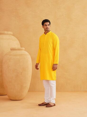 Sojanya (منذ عام 1958 للرجال الخردل النقي للرجال مطرزة Kurta in Saudi Arabia