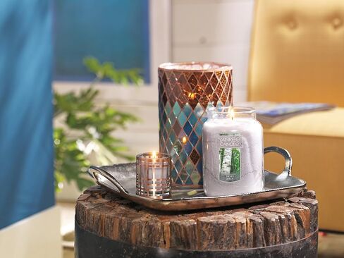 Yankee Candle Large Jar Scented Candle with up to 150 Hour Burn Time, Soy Wax Blend for Cleaner Consistent Burn, 22 oz Jar Candle with Room Filling Fragrance, Midsummer's Night in Saudi Arabia