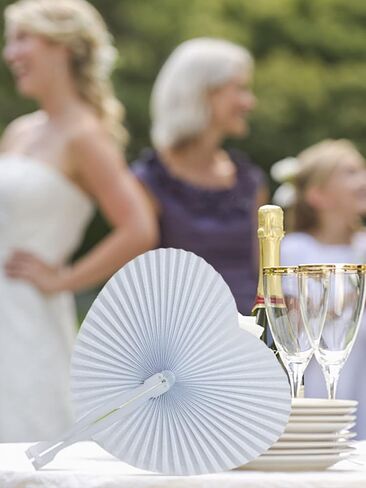 50 Pack White Folding Fans- Round and Heart Shaped Handheld Folding Accordion Paper Fans Assortment with Plastic Handle for Wedding Birthday Celebration Party Favors Bag Filler in Kuwait