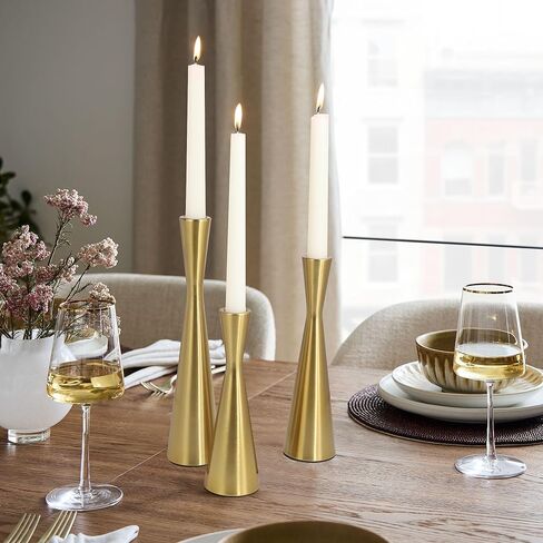 Vixdonos Brass Gold Taper Candlestick Holders Metal Candle Holdser مجموعة من 3 طاولة شمعة الزخرفة حامل لحفل الزفاف ، الطعام ، الحفلات ، ديكور المنزل (الذهب) in Kuwait