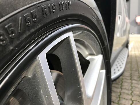 Rim Protector Kit - Red - Alloy Wheel Rim Guard - Set of 4 Rim Protectors Easy to Install in Saudi Arabia