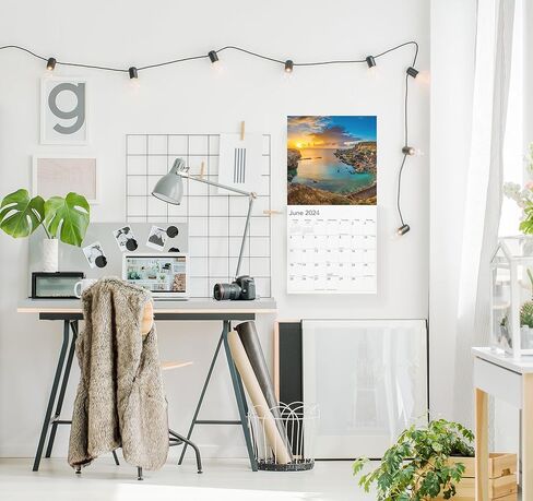 تقويم حائط شهري قابل للتعليق لشروق الشمس وغروب الشمس لعام 2024 - 12 بوصة × 12 بوصة - صفحة كاملة قوية وسميكة وكبيرة لمدة 16 شهرًا - الغسق والفجر والشروق والغروب - الفجر والسماء ذات المناظر الطبيعية الجميلة والسفر والتصوير الفوتوغرافي أورورا - شاطئ الصحراء  in Kuwait