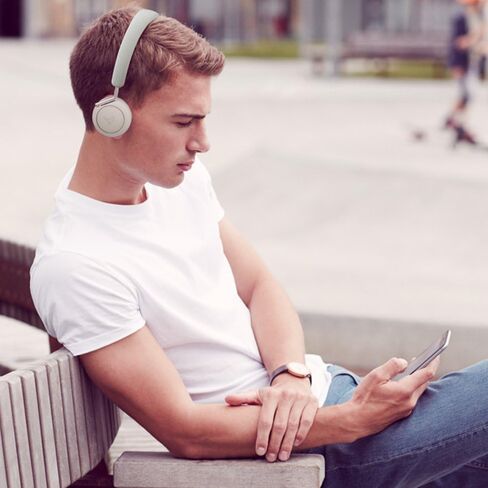 Libratone Q Adapt Active Noise Cancelling Headphones, Wireless Bluetooth Over Ear Headset w/Mic, CSR 8670 Chip, aptX Lossless Hi-Fi Sound with Deep Bass, 20 Hours Playtime for Travel work TV-White in Saudi Arabia