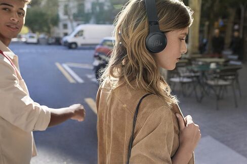 JBL Live 400BT On-Ear Wireless Headphones in Saudi Arabia