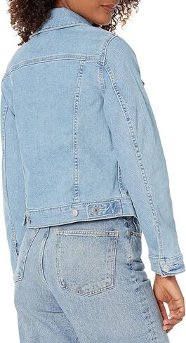 سترة نسائية أصلية مطبوع عليها شعار Levi Strauss & Co. Gold Label in Saudi Arabia