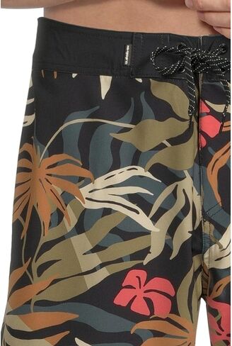 Quiksilver Men's Surfsilk Scallop 19 Boardshorts in Saudi Arabia