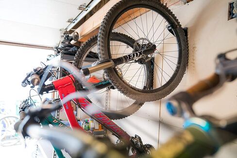 بورتلاند ديزاين وركس | شماعة تخزين على الحائط للتعليق على الحائط مع صينية للعجلة الخلفية، باللون الأسود in Kuwait