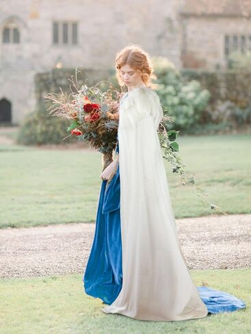 UQJE USISEX Deluxe Velvet Come Cape مع بدلة Cape Cape Cape Halloween الطبيعية الحقيقية in Kuwait