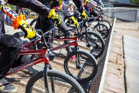 Mongoose Title Elite 24 BMX Race Bike with 24-Inch Wheels in Black for Advanced and Returning Riders, Featuring Professional-Grade 6061 Tectonic T1 Biaxial Hydroformed and Butted Aluminum Frame in Saudi Arabia