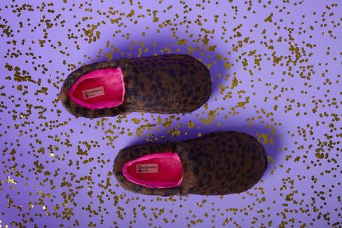 Dearfoams للجنسين Nina West طباعة الفهد فروي مغلق من الخلف مع شبشب بمقاسات شاملة، 9-10 US للسيدات in Kuwait