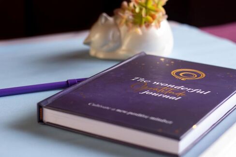 THE WONDERFUL GRATITUDE JOURNAL - Original Gratitude Journal, cultivate a positive mindset. Hard Cover, stamping gold, quality paper,gold bookmark strip, , weekly motivational messages, daily habits of self- reflection, gratitude and affirmation. in Saudi Arabia