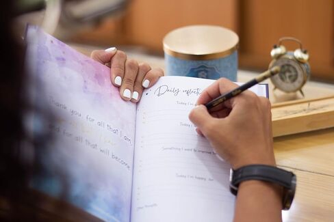 THE WONDERFUL GRATITUDE JOURNAL - Original Gratitude Journal, cultivate a positive mindset. Hard Cover, stamping gold, quality paper,gold bookmark strip, , weekly motivational messages, daily habits of self- reflection, gratitude and affirmation. in Saudi Arabia
