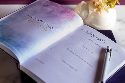 THE WONDERFUL GRATITUDE JOURNAL - Original Gratitude Journal, cultivate a positive mindset. Hard Cover, stamping gold, quality paper,gold bookmark strip, , weekly motivational messages, daily habits of self- reflection, gratitude and affirmation. in Saudi Arabia