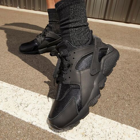 Nike WMNS Air Huarache DH4439 001 تريبل بلاك للنساء - مقاس 8 وات in Kuwait