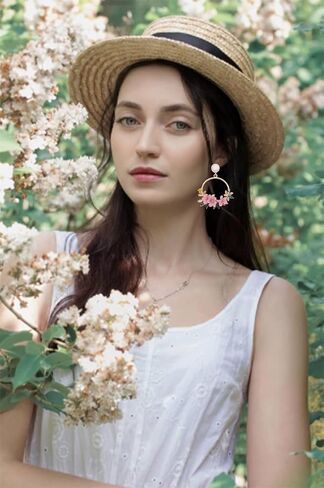 Lakiyoyo Pink Flower Flower أقراط للنساء اللطيفات اللؤلؤة الدائرية للأقراط الخيالية البيان الصيفي المنعش الساحلي الأقراط in Kuwait