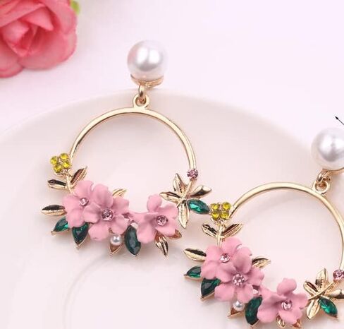 Lakiyoyo Pink Flower Flower أقراط للنساء اللطيفات اللؤلؤة الدائرية للأقراط الخيالية البيان الصيفي المنعش الساحلي الأقراط in Kuwait